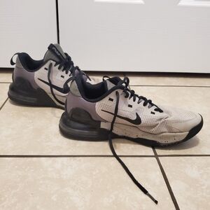 Nike Black and Gray Airmaxs Shoes. Size 7.5. #SW